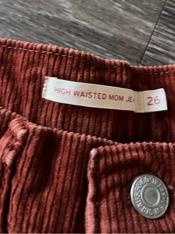 Levi’s High-Waisted Corduroy Mom Jeans - Image 5