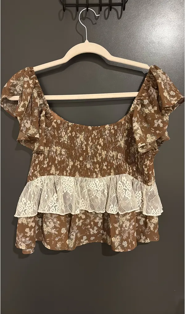 Buckle Floral and Lace Top - Image 2