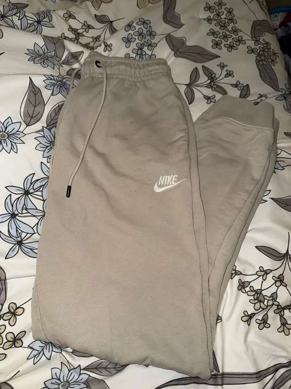 Nike sweatpants - Image 3