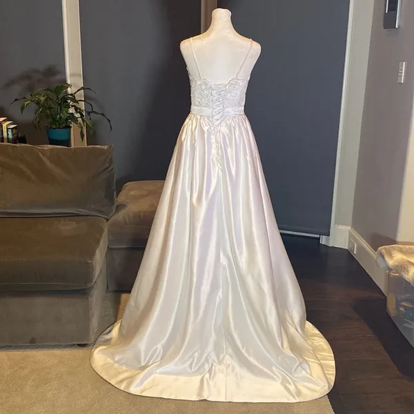 Women’s White Satin Full Length Prom Party Dress Corset Back Size 2 NWOT - Image 5