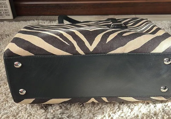 Tote zebra print in tan & black leather trim & handles EUC - Image 6