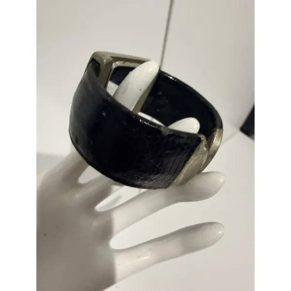 Vintage 1990s Gucci 7800 Black‎ Leather Cuff Watch Needs New Cuff & Battery - Image 9