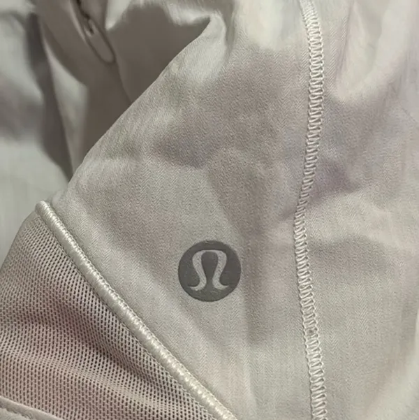 Lululemon Shorts Hotty Hot - Image 3