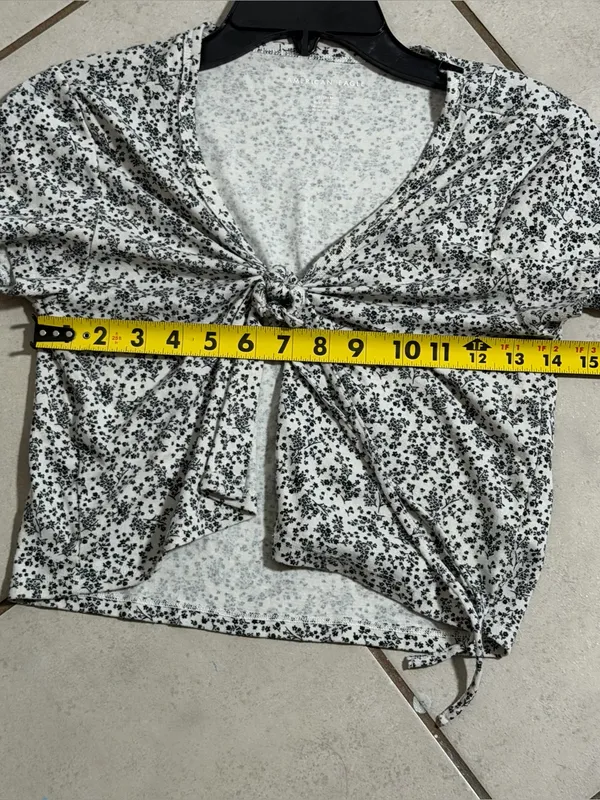 American Eagle Women Tie-Front Floral Summer Crop‎ Top White/Black size M - Image 6