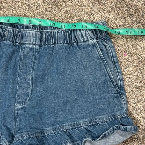 American Eagle Outfitters Women's Ruffle Denim Shorts - Image 8