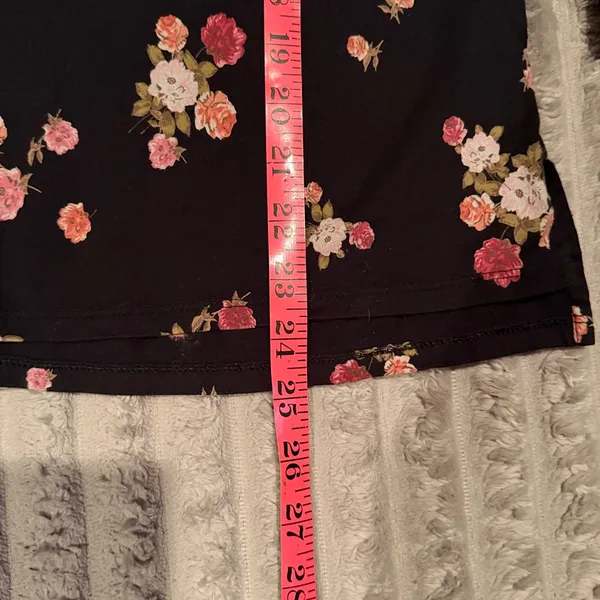 J. Jill Luxe Supima Boat-Neck‎ Tee Black Floral Rose Long Sleeve Top Small - Image 5