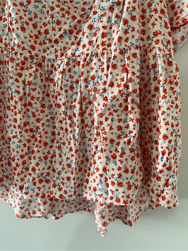 Old Navy Red White Floral Peasant Top XL Cottagecore Flutter Sleeve Prairie - Image 3