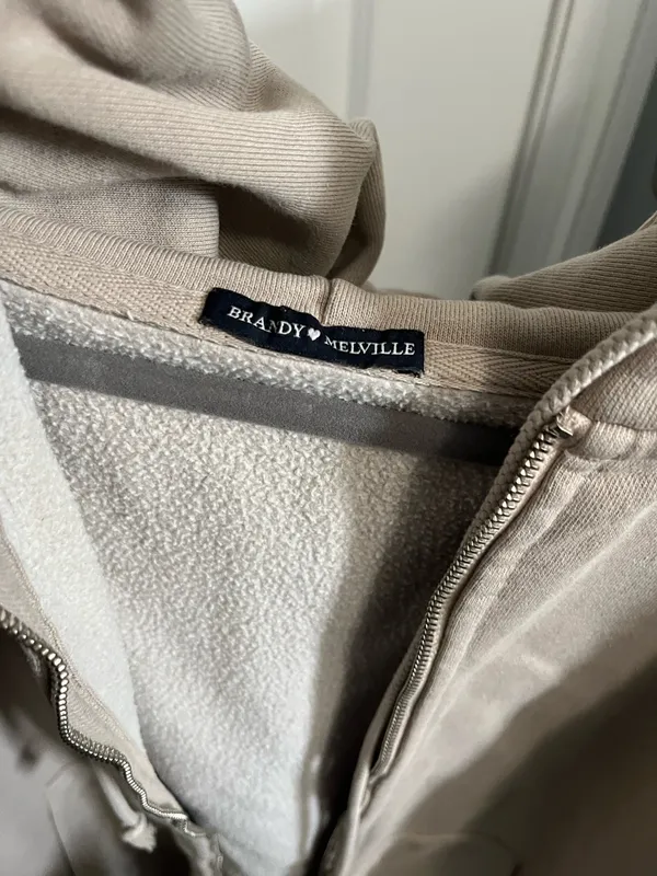 Brandy Melville Sweatshirt - Image 3