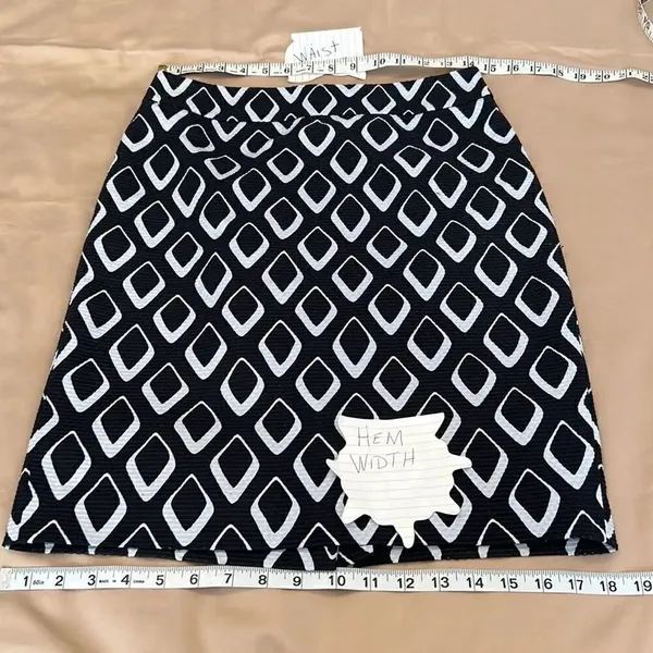Ann Taylor sz 4 blue and white abstract print fully lined back zip skirt EUC - Image 4