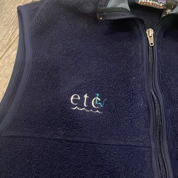 Vintage Patagonia women’s navy blue fleece vest - Image 4