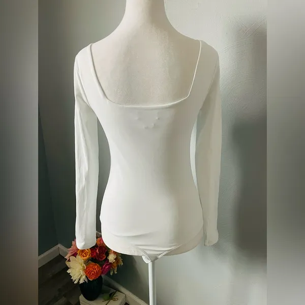 Aritzia Babaton Contour Squareneck Long Sleeve Bodysuit - White - Image 6