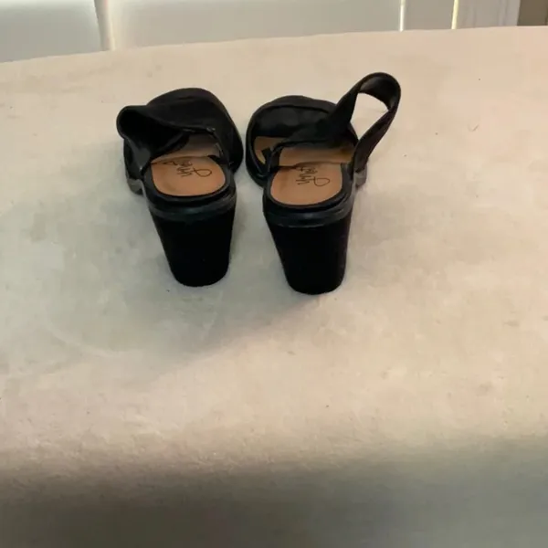 Y..not? Black Size 7 - Image 3