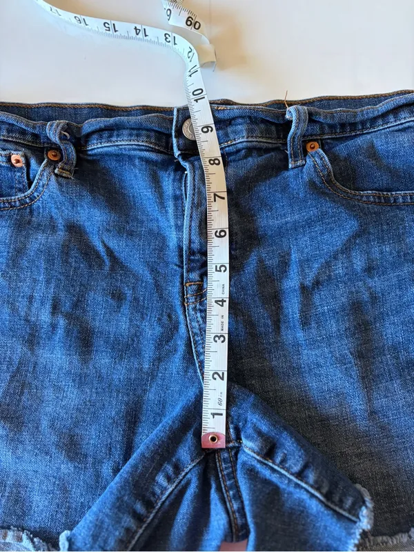 Woman’s Gap Denim Jean Shorts 4-5” Inseam Size 32 Medium Dark Wash Cutoff - Image 2