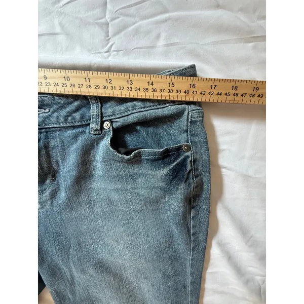 Womens Medium Wash Straight Leg Jeans with Studded‎ Back Pockets Blue Denim - Image 7