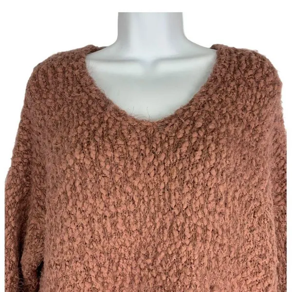Altar'd State Women's Eyelash V-Neck Pullover Sweater Size S/M - Image 2