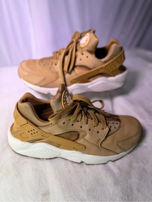 Nike Women's Wheat/Tan Casual Sneakers - Image 3
