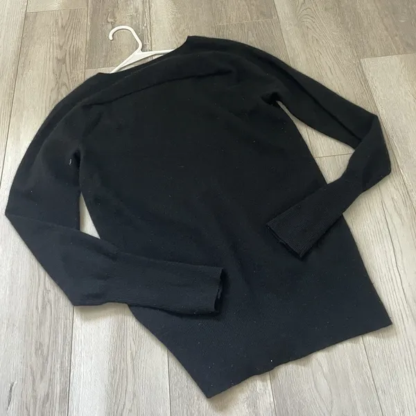 Club Monaco Sweater cashmere v neck knit womens Black (medium) classic office - Image 4