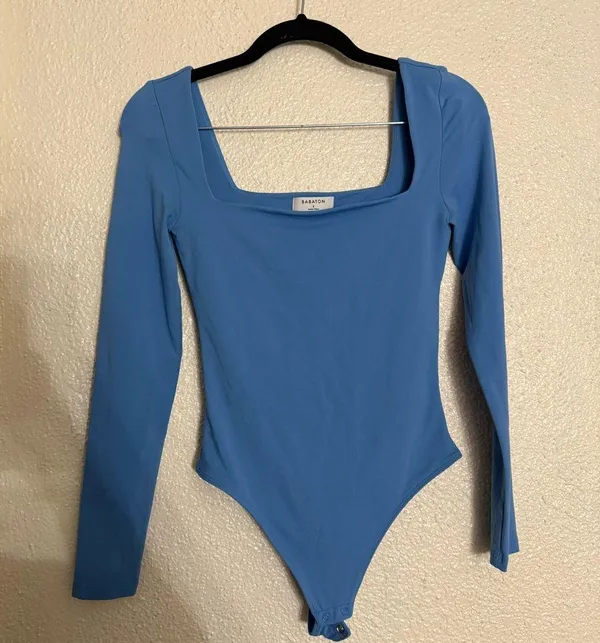 Aritzia Babaton Azure Long Sleeve Original Contour Squareneck Bodysuit small - Image 5