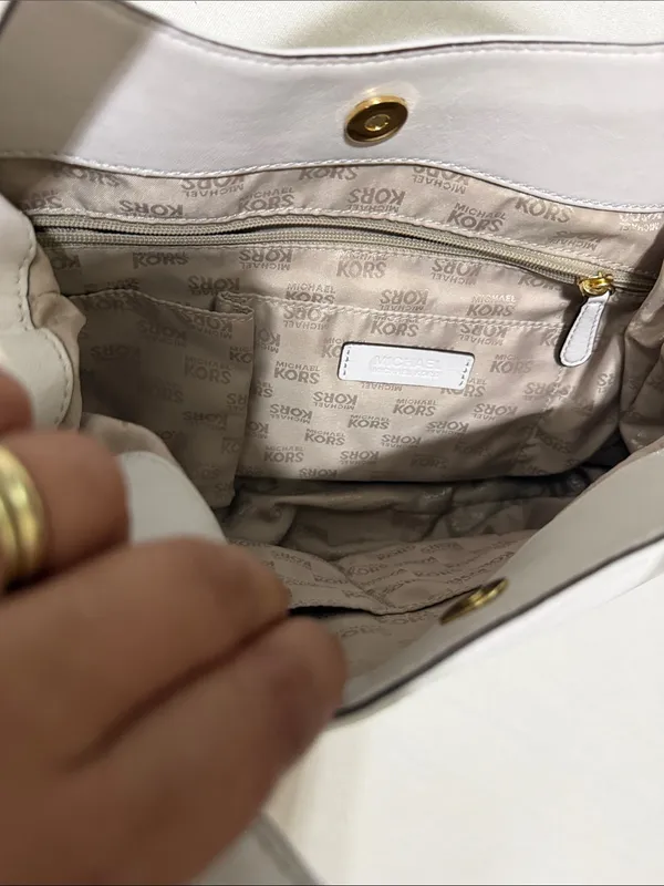 MICHAEL Michael Kors White Leather Shoulder Hobo with Gold Hardware Accents - Image 7
