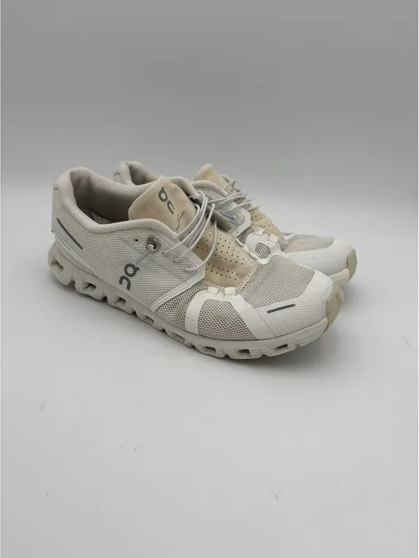 On Cloud Woman’s Size 8 Running Shoes - Excellent Condition-Running Or Casual - Image 2