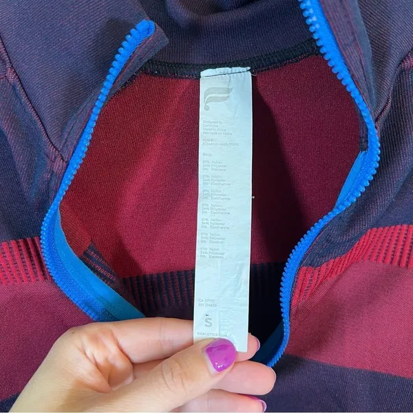 Fabletics Tory‎ Cropped Seamless Jacket in Deep Navy / Haute Red / Lake Small - Image 5