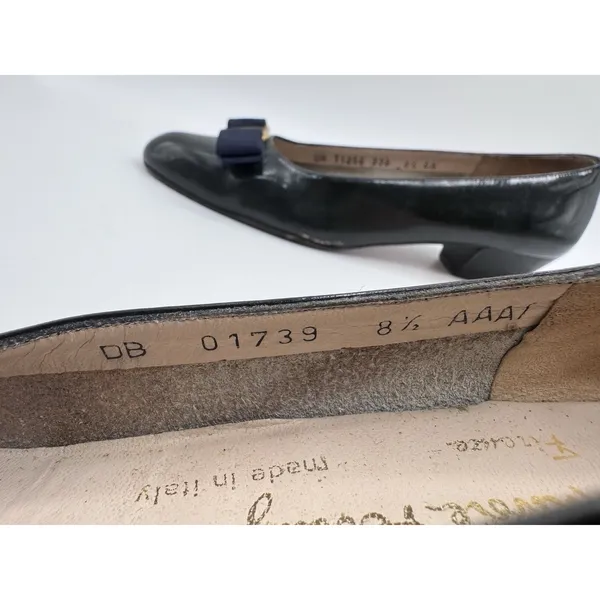 Salvatore Ferragamo Boutique Vara Bow Pumps Black Leather‎ Women's 8.5 AAA - Image 10