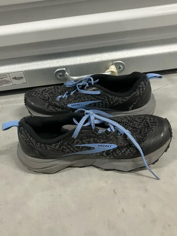 Brooks Women’s Divide 4 Trail Running Shoes in black and blue - Image 4