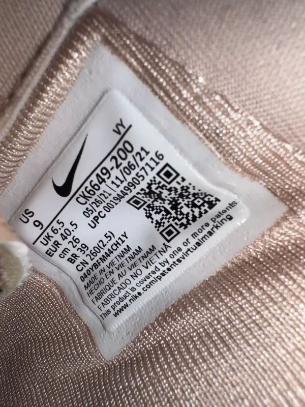 Nike shoes - Image 4