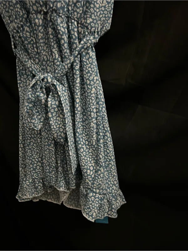 Cupshe Women’s Sleeveless Blue & White Floral Printed Tie-Waist Romper MD NWT - Image 4