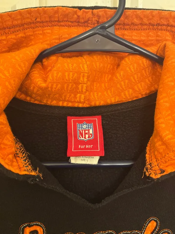 Cincinnati Bengals Woman’s NFL Black and Orange Stitched Logo Hoodie Sweatshirt - Image 4