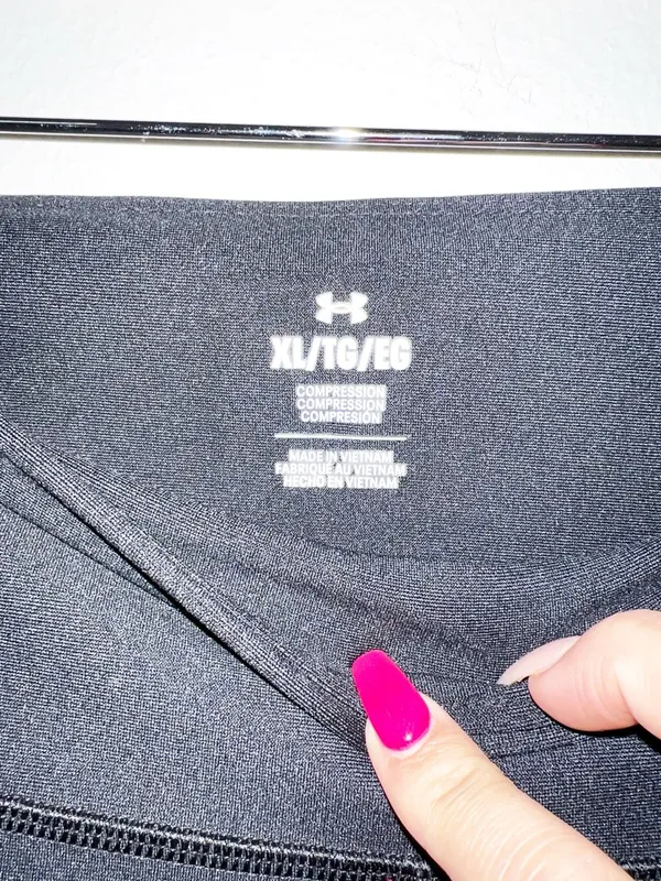 Under Armour Black Capri 24” Leggings with USA Dot Detail - Image 6