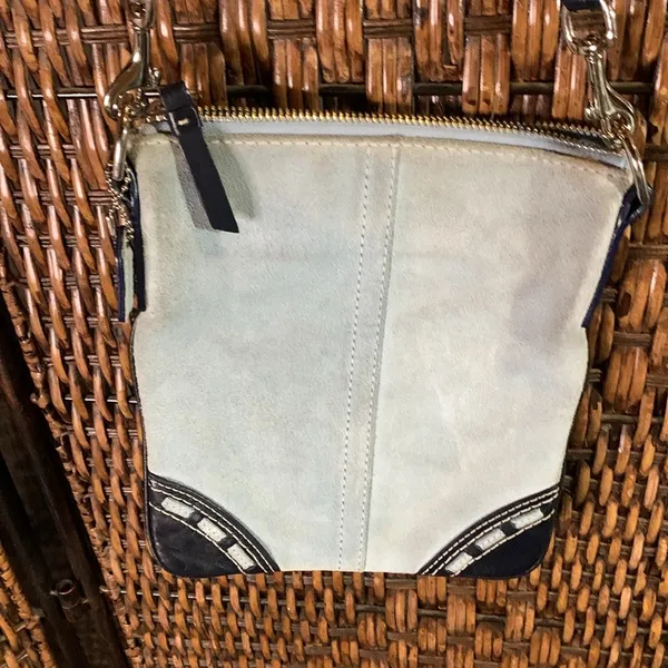 Vintage Coach Suede Light Blue & Navy Crossbody Purse - Image 4