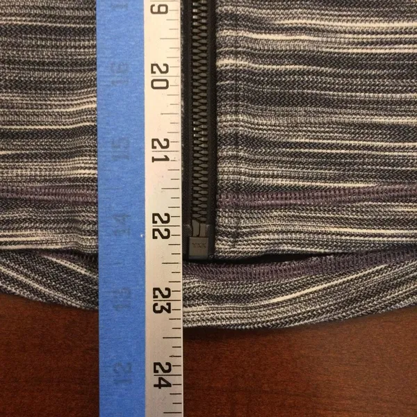 Lululemon define jacket nulu gray size 2 - Image 2