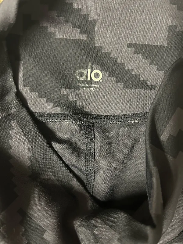 ALO Yoga High Waist Airbrush Houndstooth Legging Size Small RETAIL was $98 - Image 4
