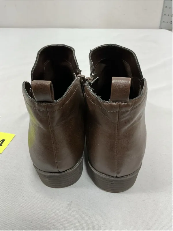 Womans Excellent Condition American Rag Cadee Ankle Bootie 8W Brown - Image 4
