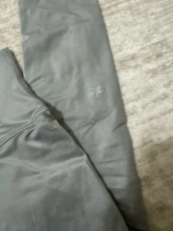 Alo airlift leggings size small - Image 3