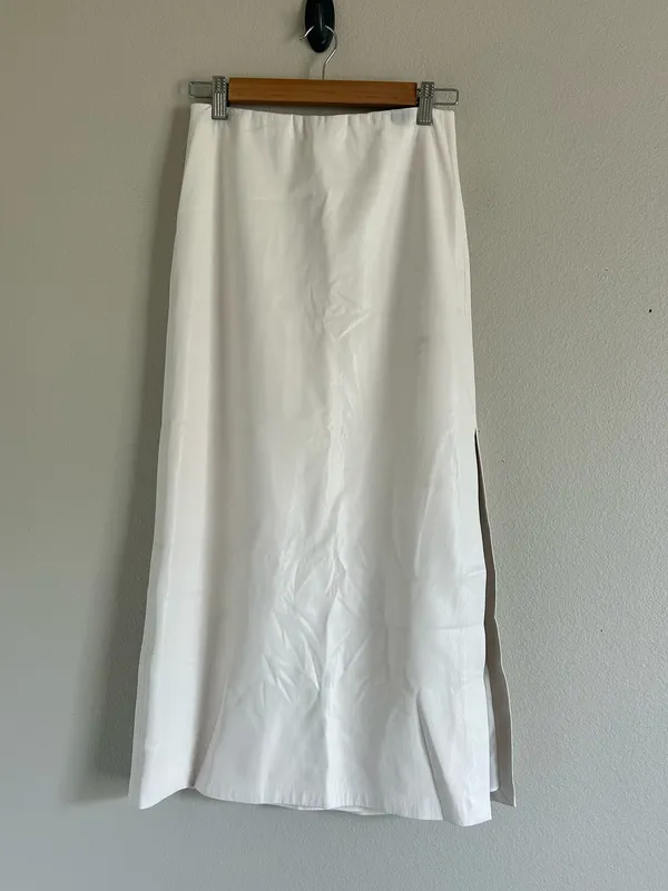 Alice + Olivia Maeve vegan leather midi skirt sz 8 G-19 - Image 5