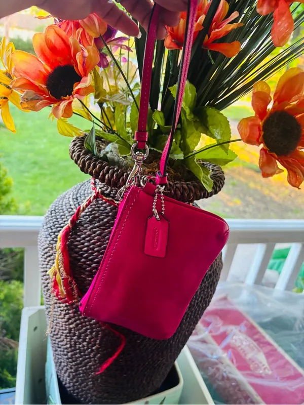 COACH Hot Pink Leather Wristlet Clutch - Image 5