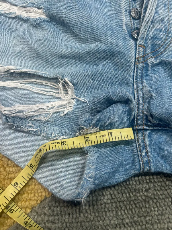 Levi’s 501 Denim Jean Shorts Light Wash Distressed Frayed Button Fly Size 31 - Image 2