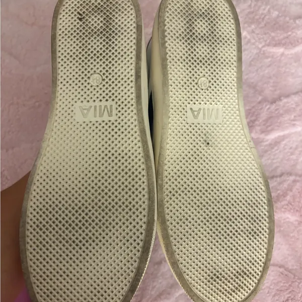 MIA izzie sneakers - Image 5