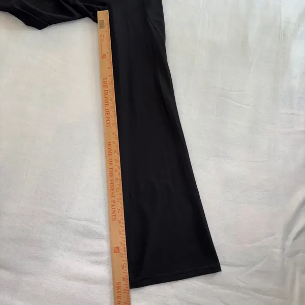 Old Navy Active Powersoft High Rise Slim Boot-Cut Yoga Pants Black Sz. M Pockets - Image 4
