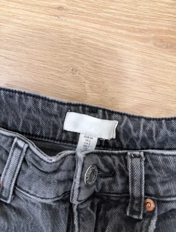 H&M Wide-Leg High-Waisted Jeans - Image 2