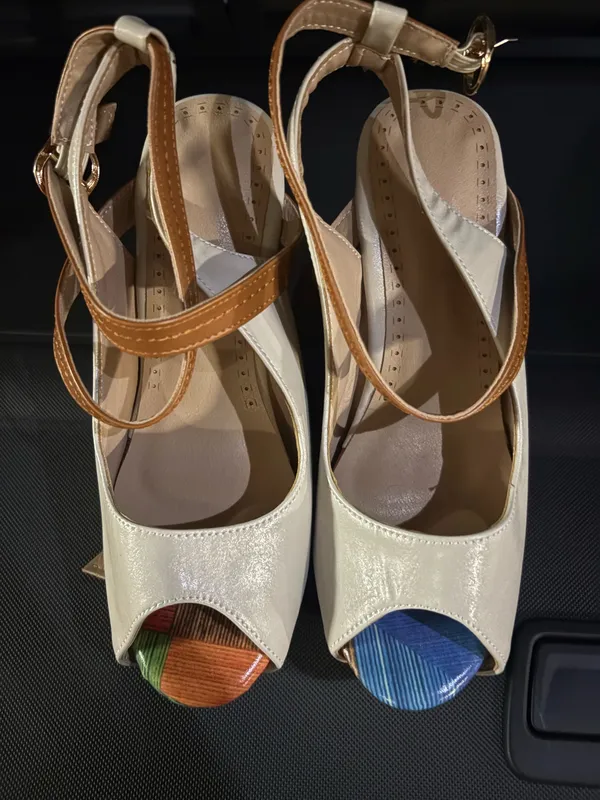 Lighy grey and multicolor geometric heels - Image 3