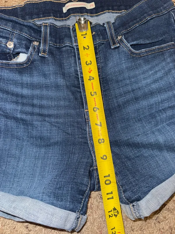 Levi’s Dark Wash Denim Roll-Cuff mid Length Shorts size 29 - Image 4