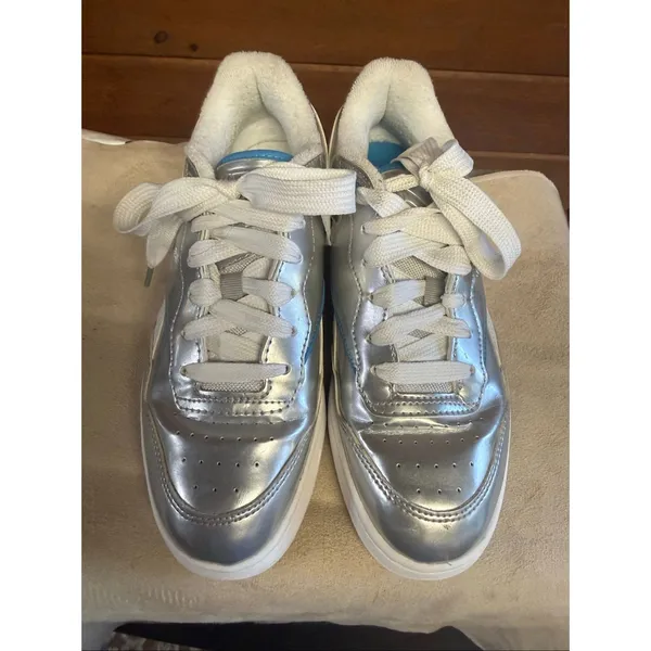 Reebok Womans x Angel Reese BB 4000 II basketball shoes, metallic silver Sz 9 - Image 6