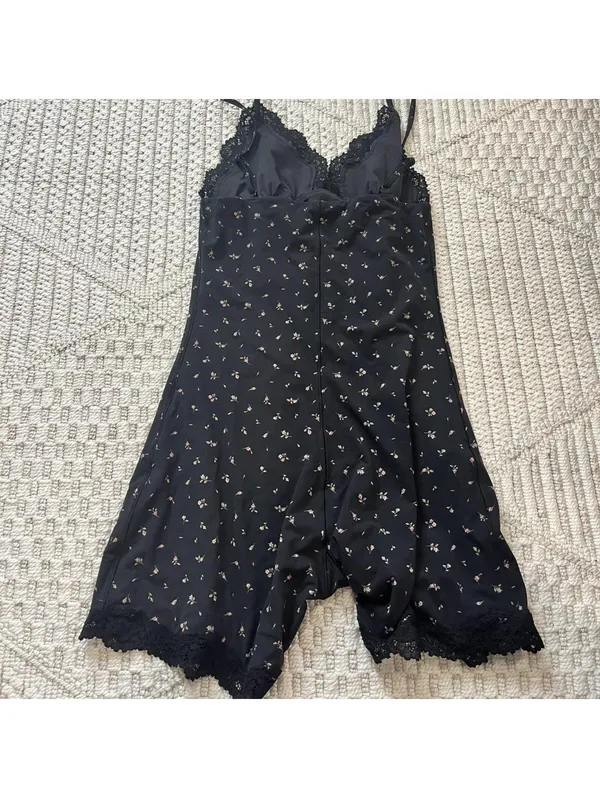 Skims Fits Everybody Lace Triangle Onesie - Image 4
