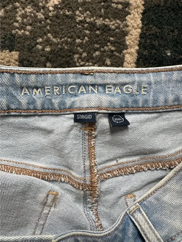 American Eagle Jeans - Image 4