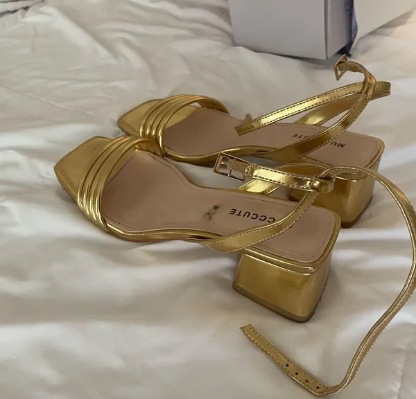 gold shoes Size 9 - Image 7