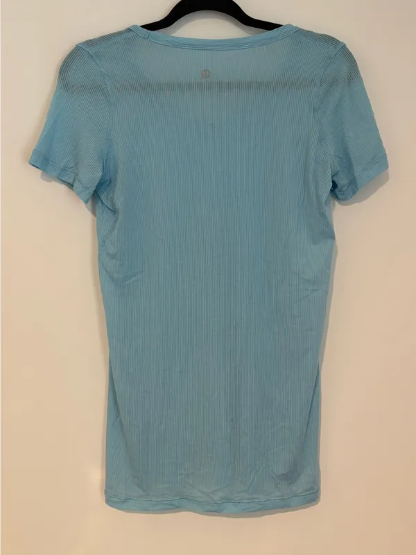 Lululemon Women’s Blue Short Sleeve V-Neck Athletic Shirt Size 8 Gym Workout Run - Image 2