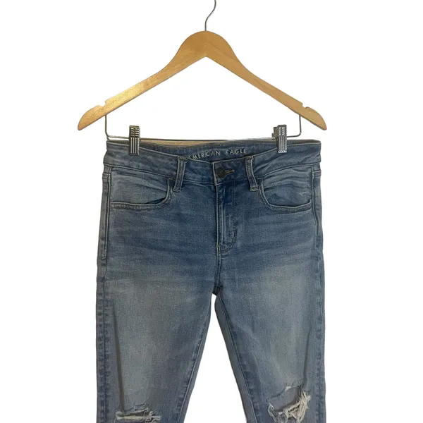 American Eagle Women's Size 6 Light Wash‎ Distressed Skinny Jeans - Image 2